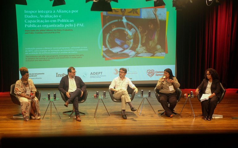 Secretaria da Mulher discute em SP uso de dados para construção de políticas baseadas em evidências