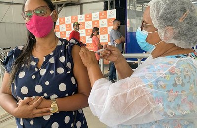 Maceió reduz intervalo da vacina Astrazeneca para oito semanas