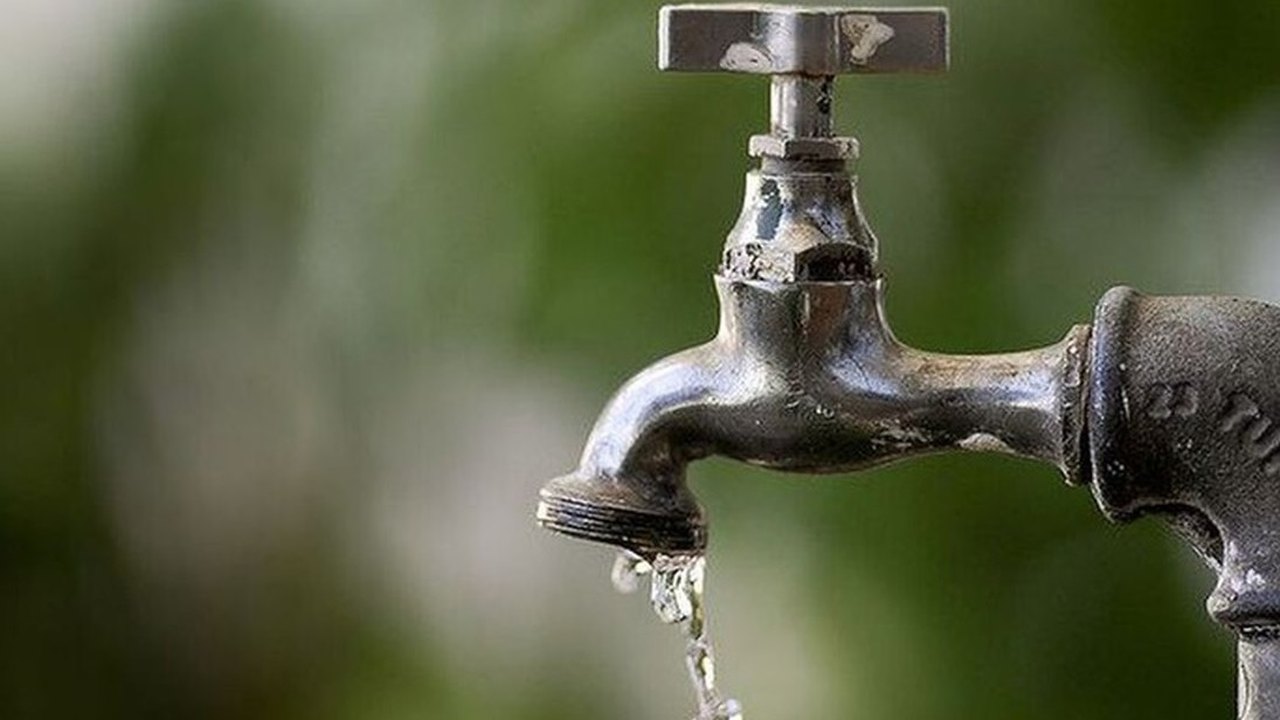 Calor e torneira seca: defeito em bomba afeta fornecimento de água em Palmeira dos Índios e Quebrangulo neste sábado