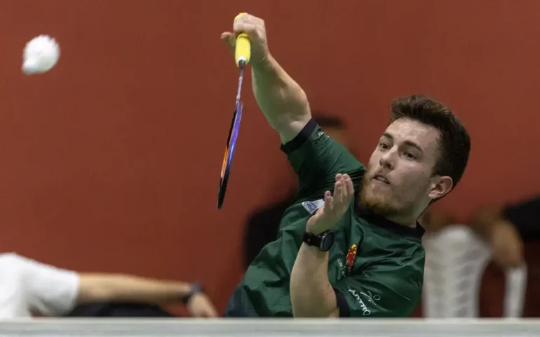 Vitor Tavares é ouro em Torneio Internacional de Badminton no Bahrein