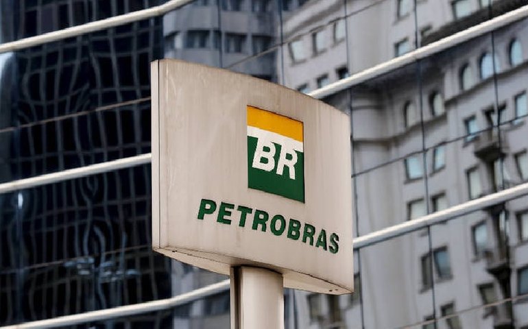 Petroleiros param no dia 24 para avaliar greve contra privatizações da Petrobras