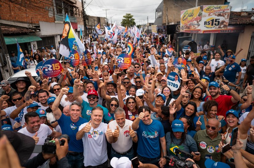 Benedito Bentes celebra candidatura de Renan Filho com mais de 7 mil pessoas nas ruas