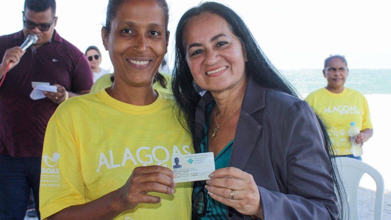 Prefeitura de Coruripe e Sedetur entregam mais de 250 Carteiras do Artesão