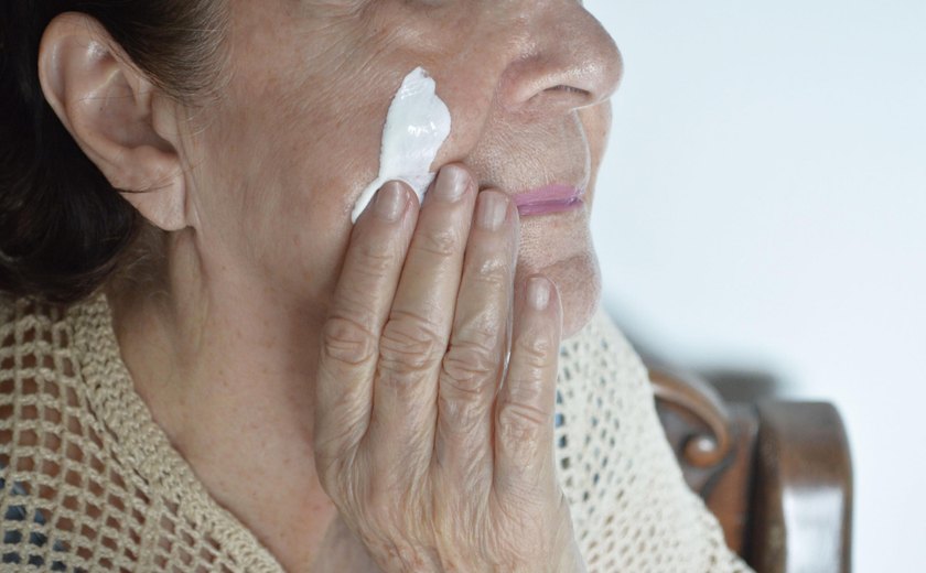 Dezembro Laranja: dermatologista da Sesau orienta sobre os cuidados para evitar o câncer de pele no verão