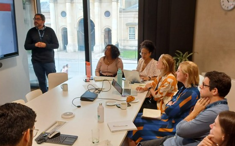 Estudo revela desigualdades na representação de gênero e raça em livros didáticos