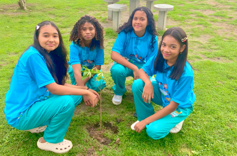 Grupos de Educação Ambiental de Campo Alegre participam de Plantio no Conjunto Habitacional Olival Tenório