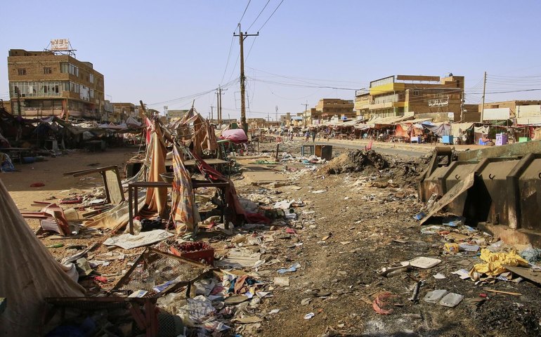 Ataque a campo de deslocados deixa mais de 100 mortos no Sudão