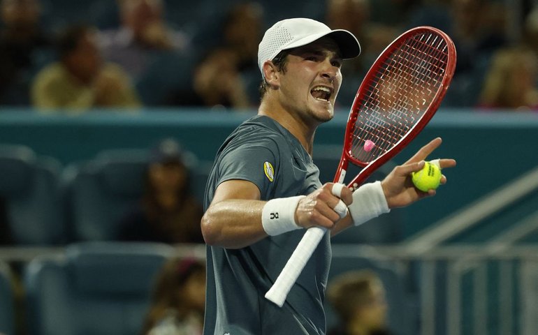 João Fonseca avança para quartas de final em Monte Carlo