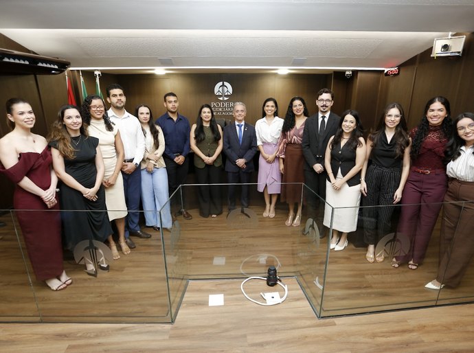 Presidente do TJAL empossa 15 técnicos judiciários