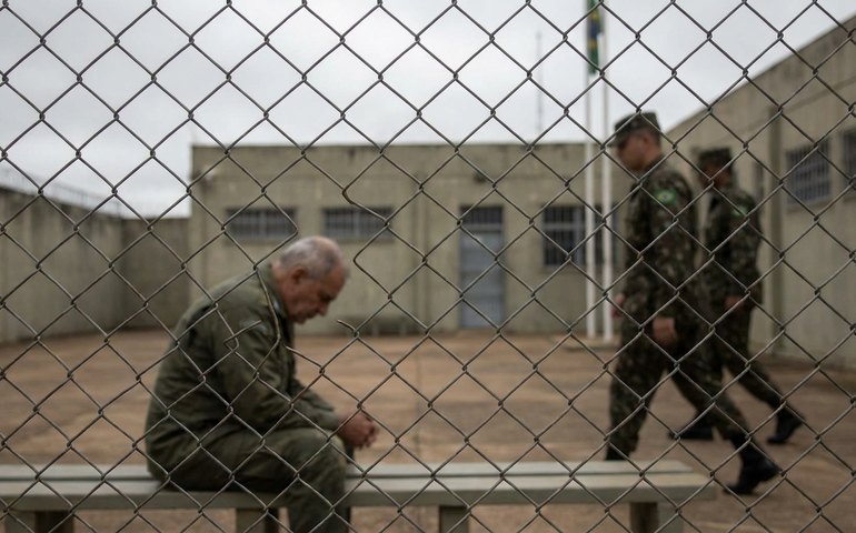 Militares relatam estado 'aéreo' de Heleno na prisão e reforçam pedido por domiciliar