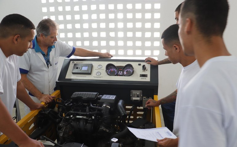 Jovens do Sistema Socioeducativo de Alagoas concluem cursos profissionalizantes