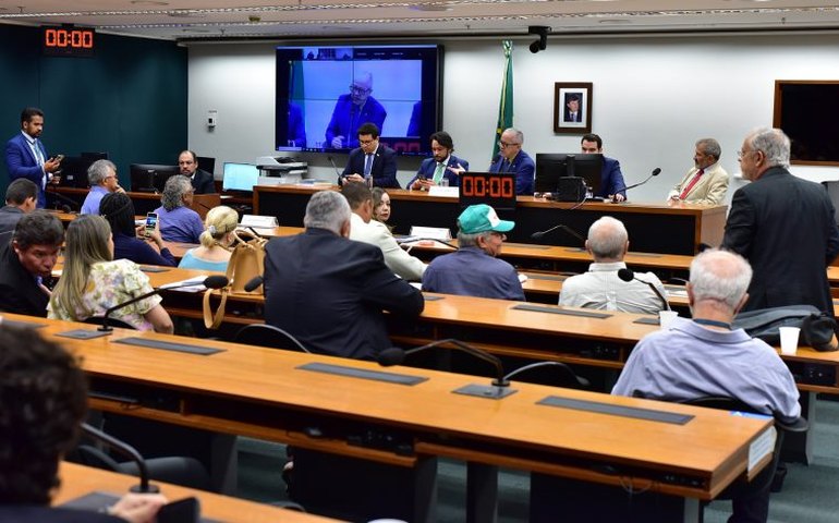 Deputados, empresas e trabalhadores rurais buscam solução para crise financeira do Sistema Itaparica