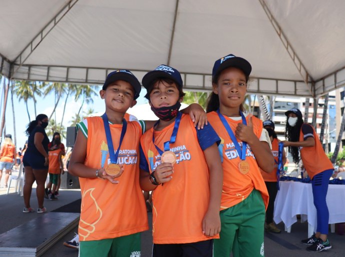 III Maratoninha da Educação mobiliza alunos do município na orla da Ponta Verde