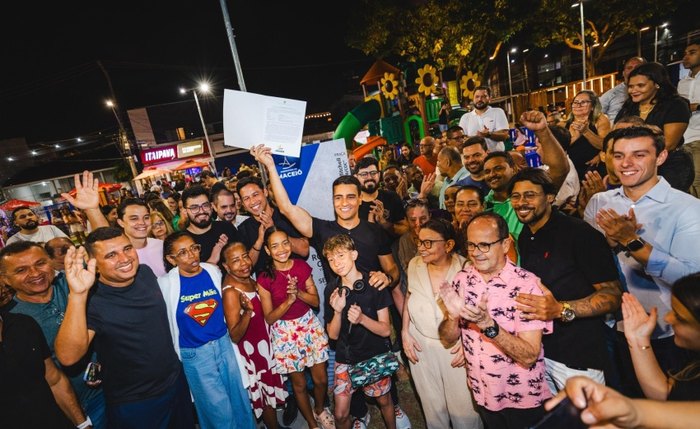 População compareceu ao evento e comemorou a entrega do espaço renovado com JHC e Rodrigo Cunha
