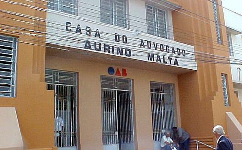 Maceió: Advogada denuncia invasão de domicílio e truculência de policiais