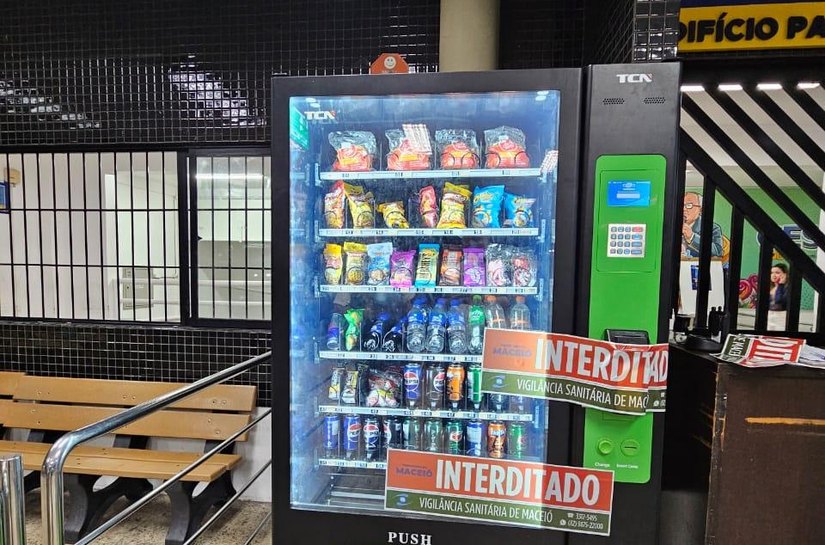 Vigilância Sanitária  interdita máquina de venda automática em situação irregular