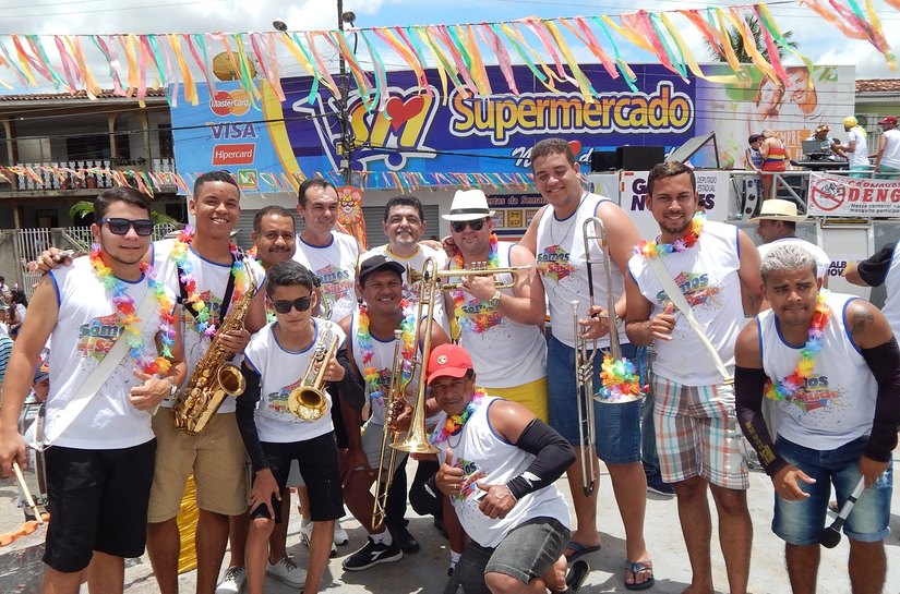 Saúde e Assistência Social festejam o carnaval pelas ruas de Anadia