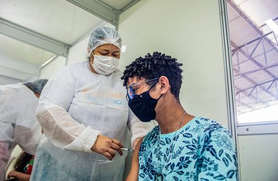 Arapiraca amplia vacinação contra a Covid-19 para adolescentes de 13 anos