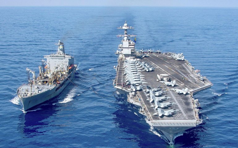 Marinha dos EUA enfrenta desafios mecânicos em porta-aviões em meio à disputa global