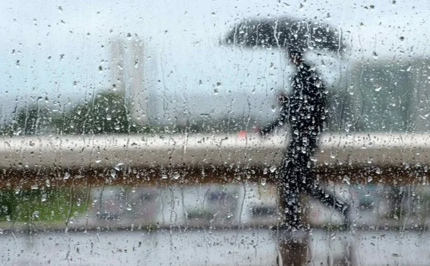 Inmet emite alerta de chuvas intensas para 35 cidades de Alagoas