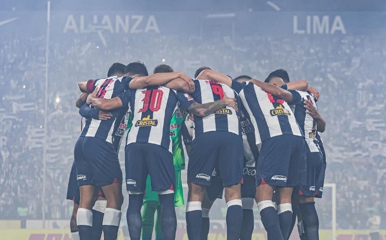 Alianza Lima perde título para rival e apaga luzes do estádio durante festa