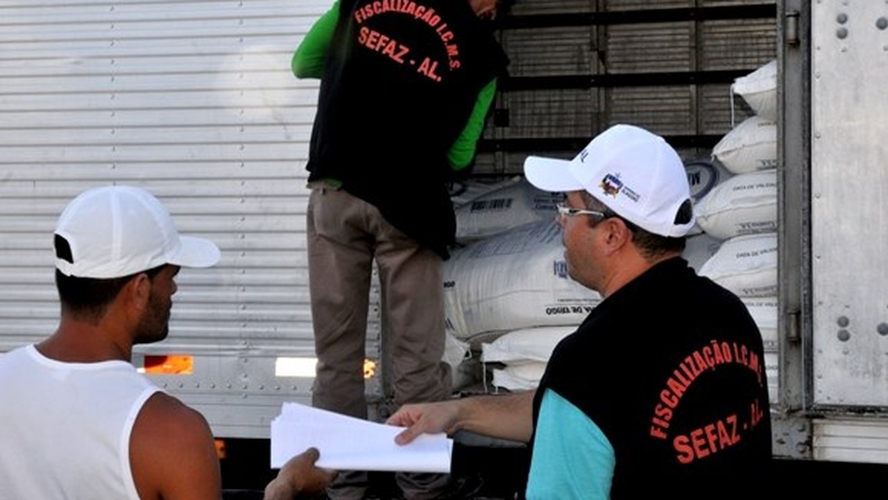 Mais de 160 veículos tiveram mercadorias fiscalizadas em blitze da Fazenda