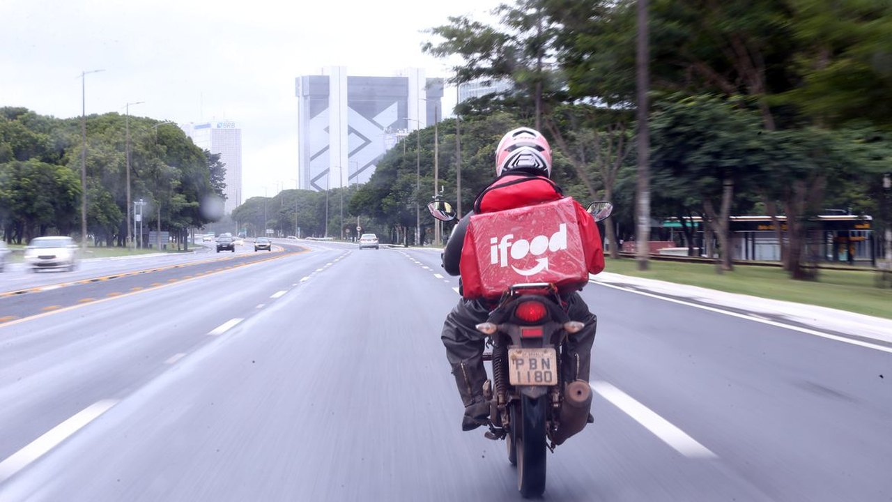 Polícia faz operação contra ex-funcionário do iFood suspeito de vender dados sigilosos a concorrente