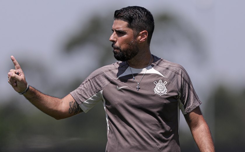 António Oliveira revela prioridade do Corinthians e nega poupar jogadores na Sul-Americana