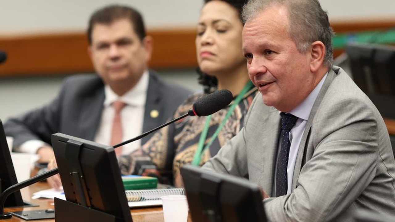 Projeto classifica oficial de justiça como carreira típica de estado