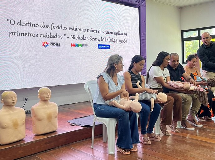 Hospital Regional da Mata capacita 200 mães e cuidadoras sobre manobra de desengasgo em crianças