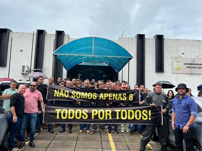 Policiais civis fazem ato de solidariedade contra a perseguição de colegas