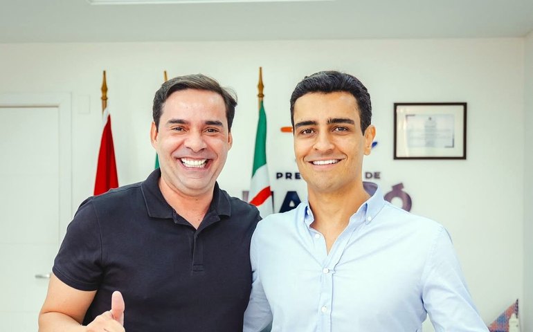 Estratégias divergentes: o silêncio de JHC e o anúncio de Renan Filho