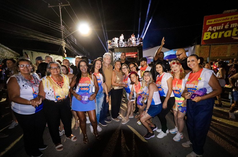 Bloco do Povo e Léo Santana arrastam multidão no pré-carnaval de Palmeira dos Índios