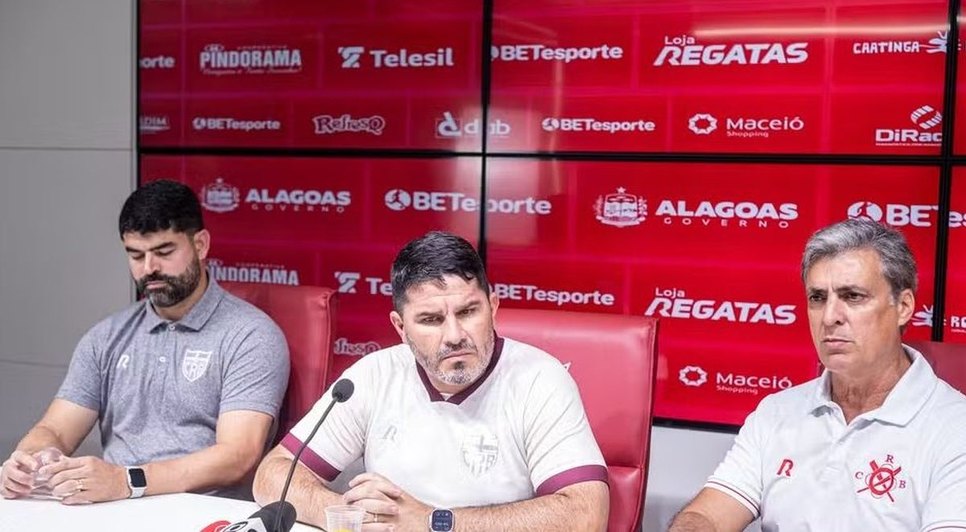 Ari Barros, Eduardo Barroca e Mario Marroquim em coletiva / Foto: ASCOM CRB