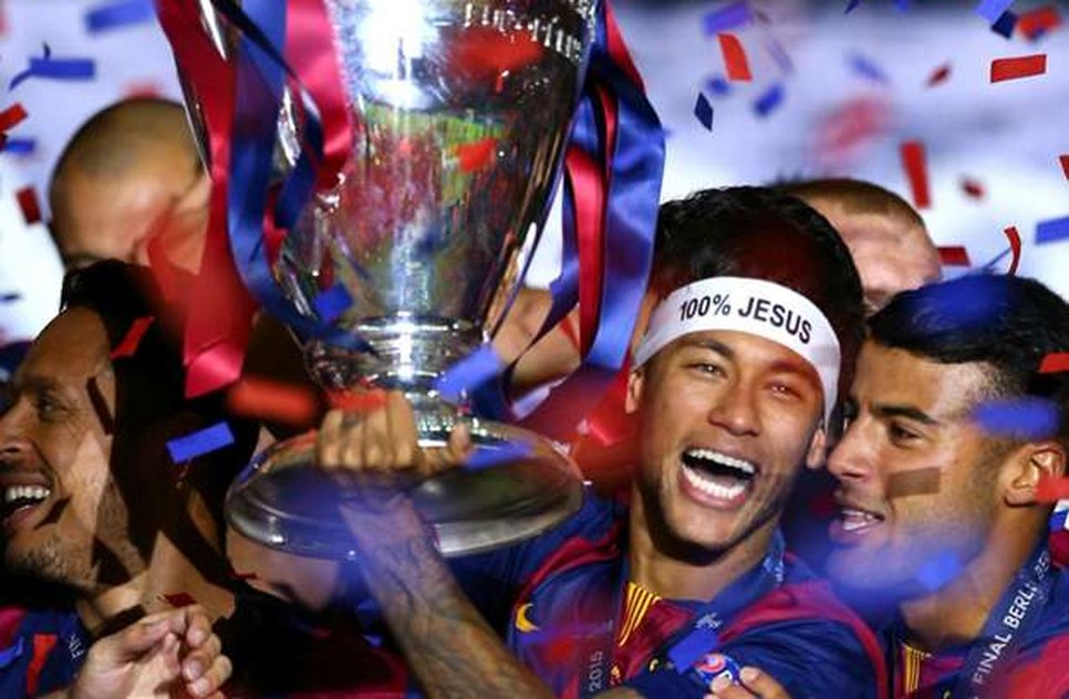 Neymar comorando o titulo do Barcelona na Liga dos Campeões da Europa - Foto: Divulgação