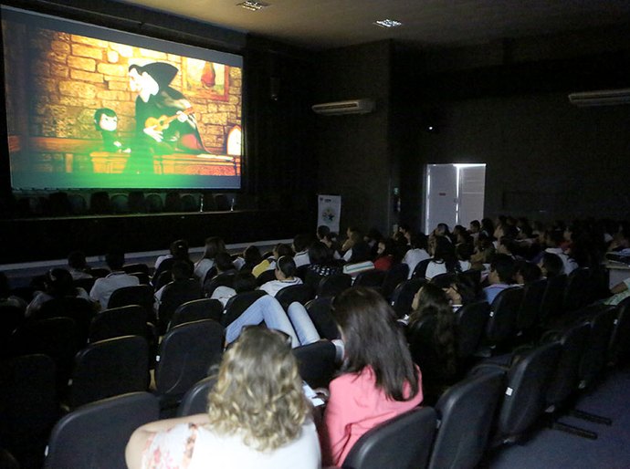Cine Esmal apresenta filme Hotel Transilvânia para estudantes