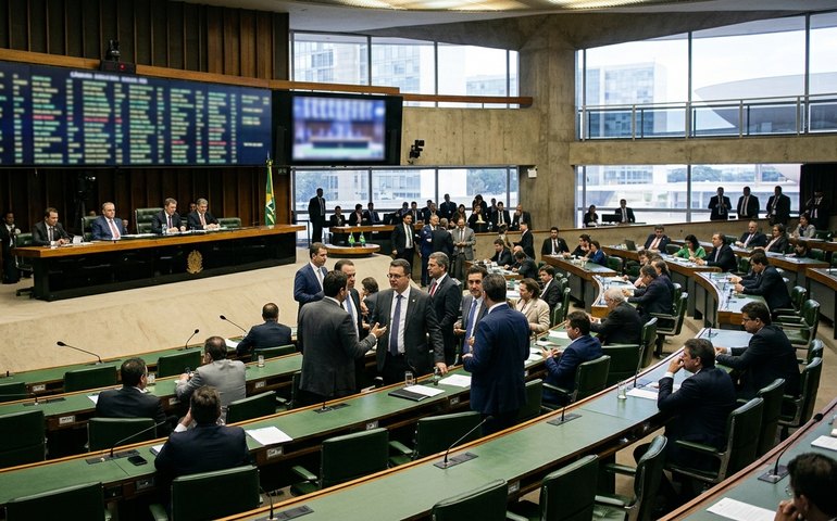 Câmara retoma votação de PEC que define piso mínimo para assistência social e prevê impacto de R$ 36 bilhões em 4 anos