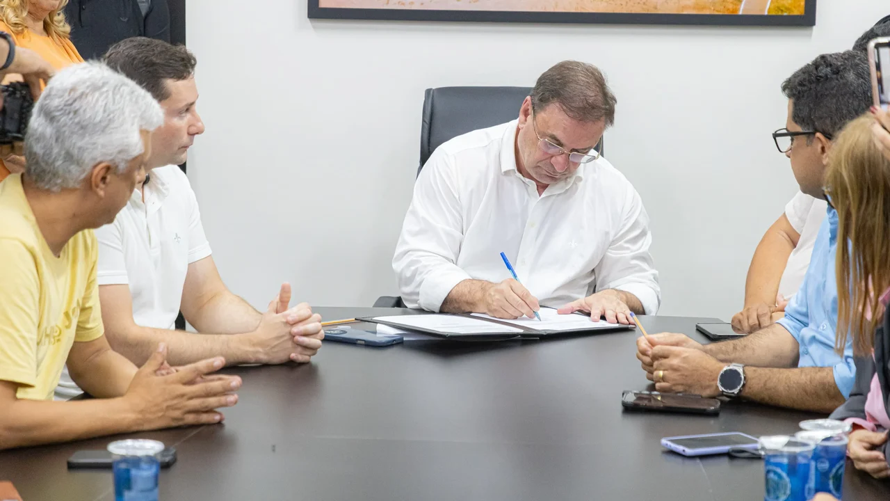 Prefeito Luciano  anuncia creche e pavimentação de 10 km de vias no bairro Zélia Barbosa Rocha