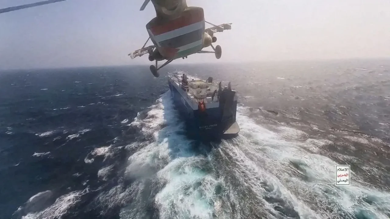 Forças Armadas do Iêmen atacam petroleiro britânico no Mar Vermelho; vídeo