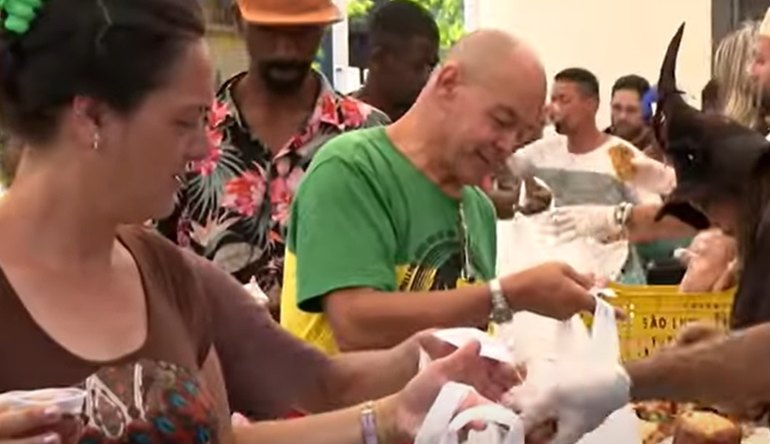 Solidariedade em SP: café da manhã para quem vive na rua