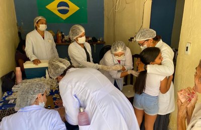 Em Maceió, Saúde leva vacinação para moradores do Reginaldo