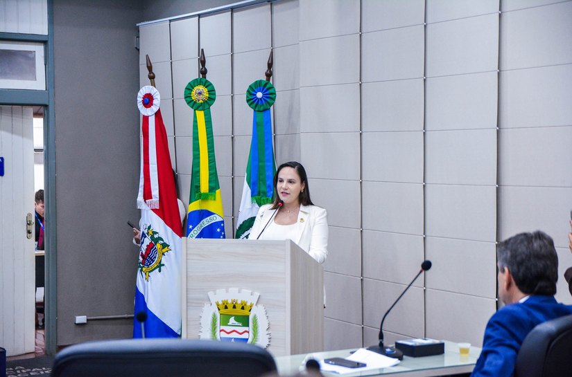 Vereadora apresenta emendas ao PLDO e destaca ações prioritárias nas áreas da educação e saúde