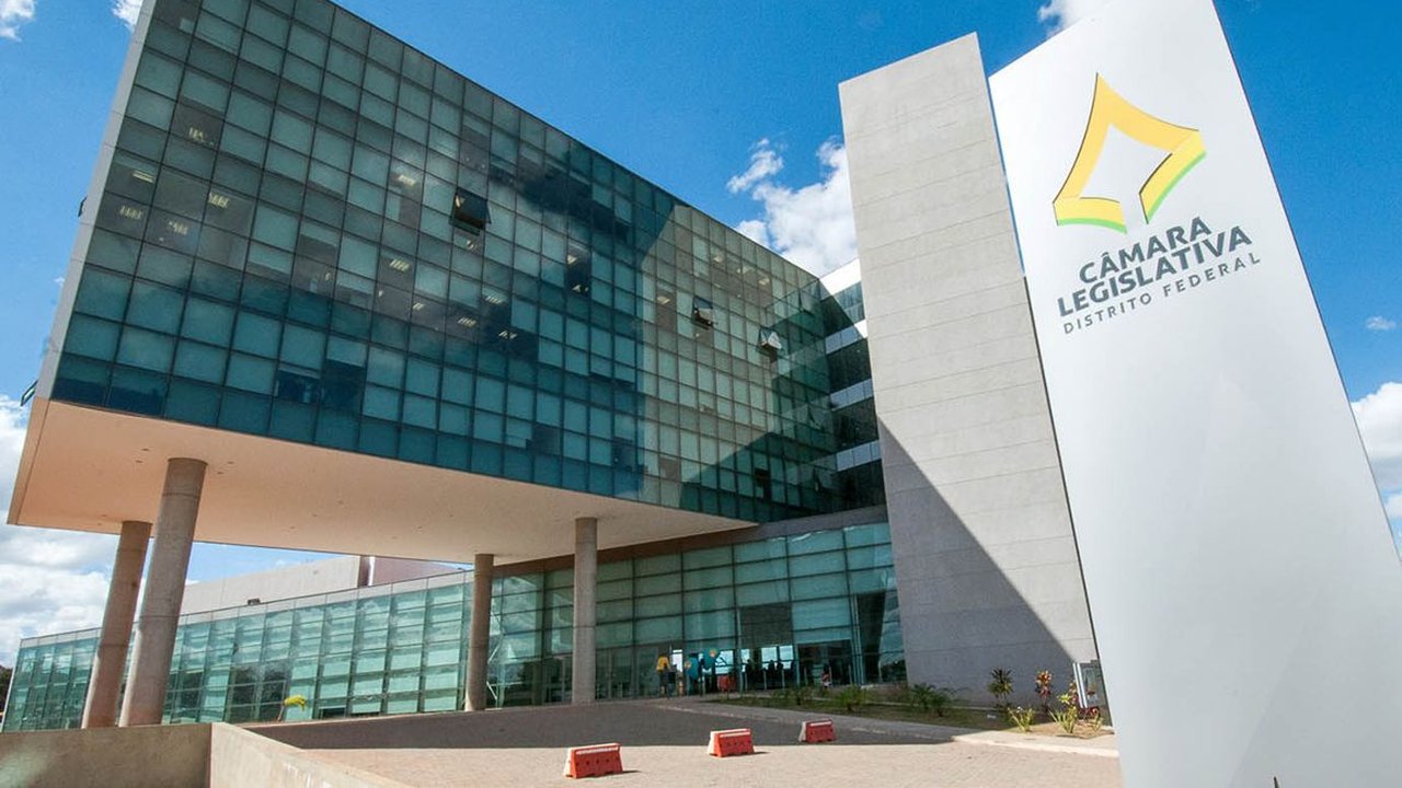 Deputados distritais extinguem escala 6x1 para terceirizados da CLDF