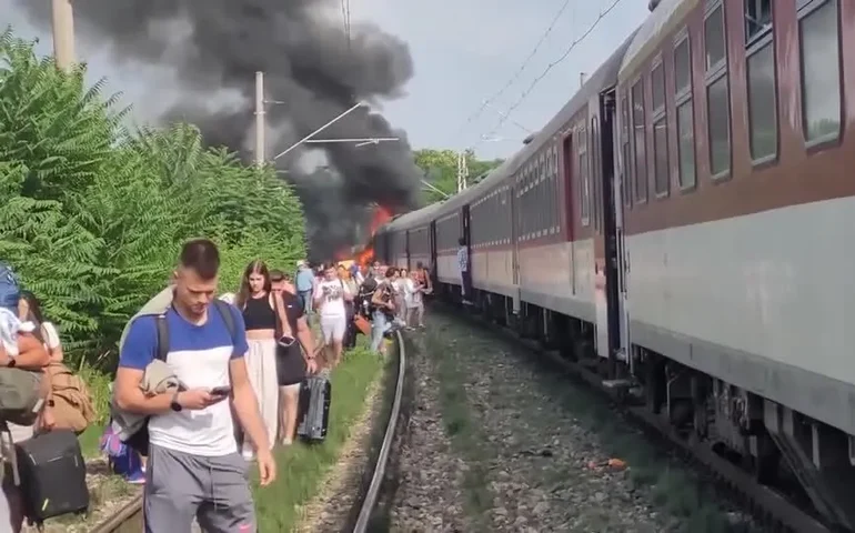 Colisão entre trem e ônibus na Eslováquia deixa seis mortos e cinco feridos
