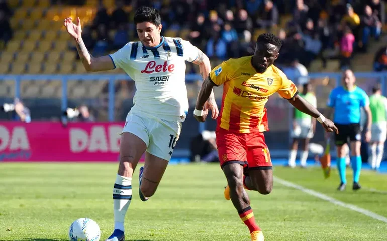 Atalanta derrota Lecce por 3 a 0 e entra na briga por vagas na Champions