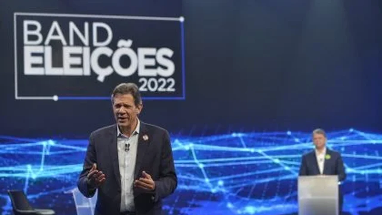 Haddad critica Tarcísio por não mencionar Flávio Bolsonaro durante debate