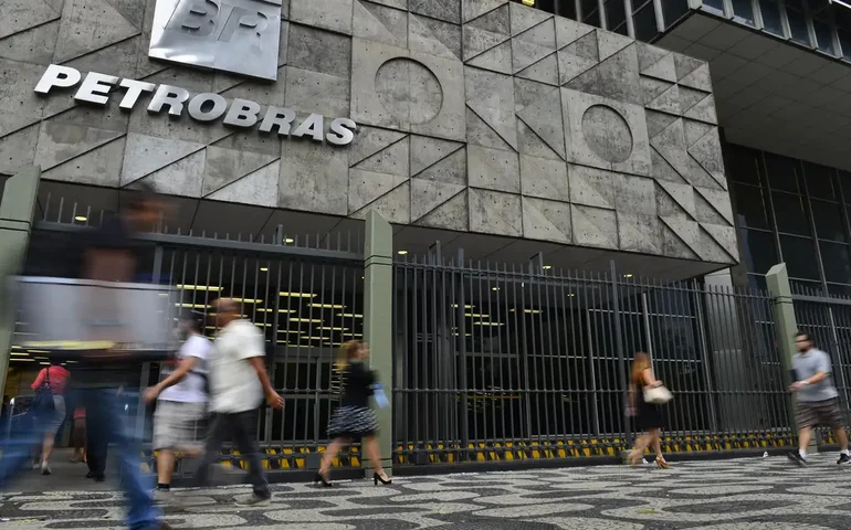 Petrobras atinge marca inédita de 1 milhão de acionistas na bolsa