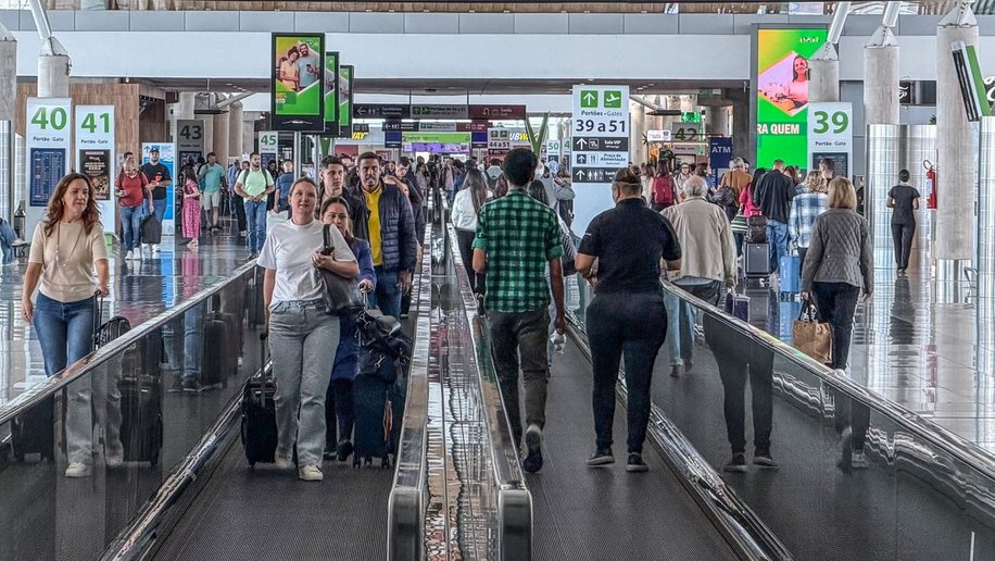 Setor de serviços fica estável em junho e sobe 2% no 1º semestre