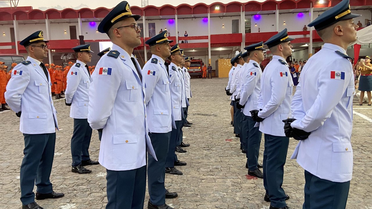 Turma Pioneiros conclui Curso de Formação de Oficiais do CBMAL em solenidade militar
