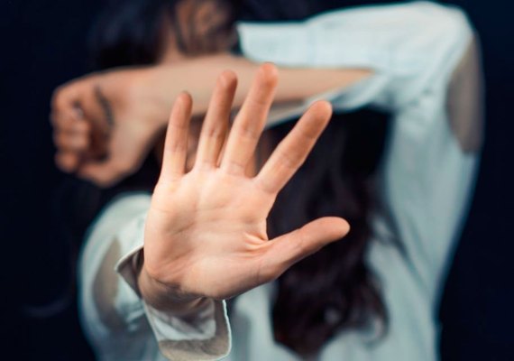 Polícia flagra agressão contra mulher dentro de condomínio em Rio Largo